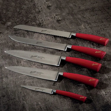 Coffret de couteaux Berkel Elegance Rouge, 5 pièces, présenté dans un bloc en cuir de rugby.