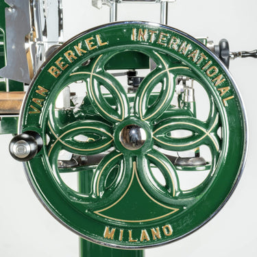 Volano B114 - bewerkt met speciale lak in British Racing Green