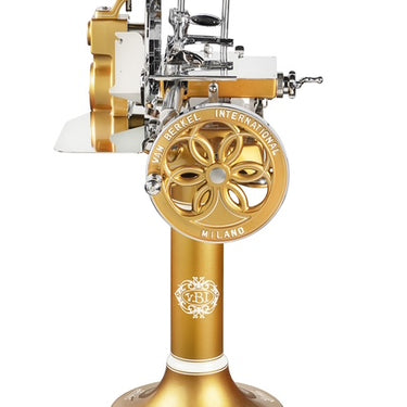 Gouden Custom made Volano B114 met voetstuk
