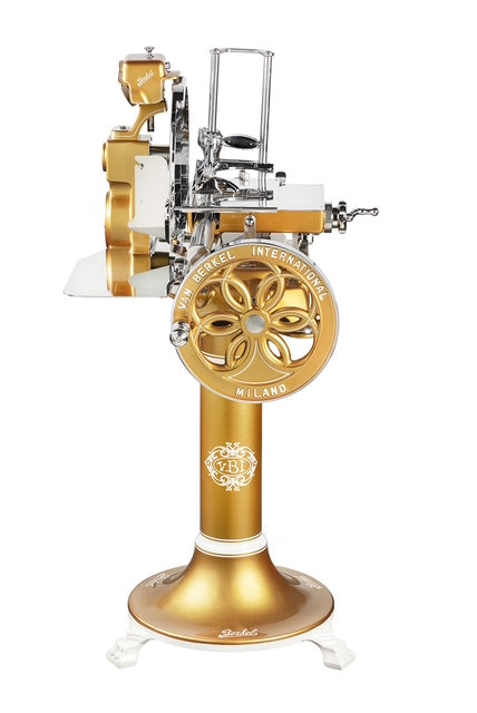 Gouden Custom made Volano B114 met voetstuk